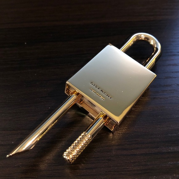 Givenchy,  Lover’s Lock Padlock by Mattew Williams - Picture 3 of 8